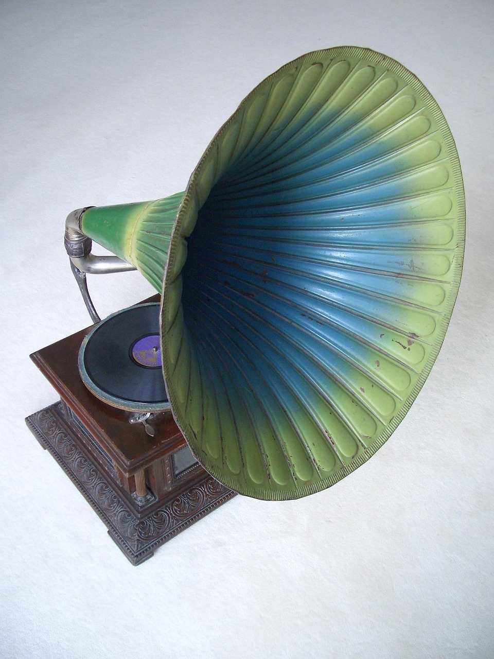 gramophone1