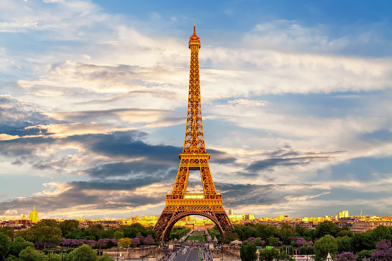 eiffel tower golden